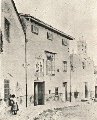 Fachada de la entrada al antiguo Hospital Sant Marc